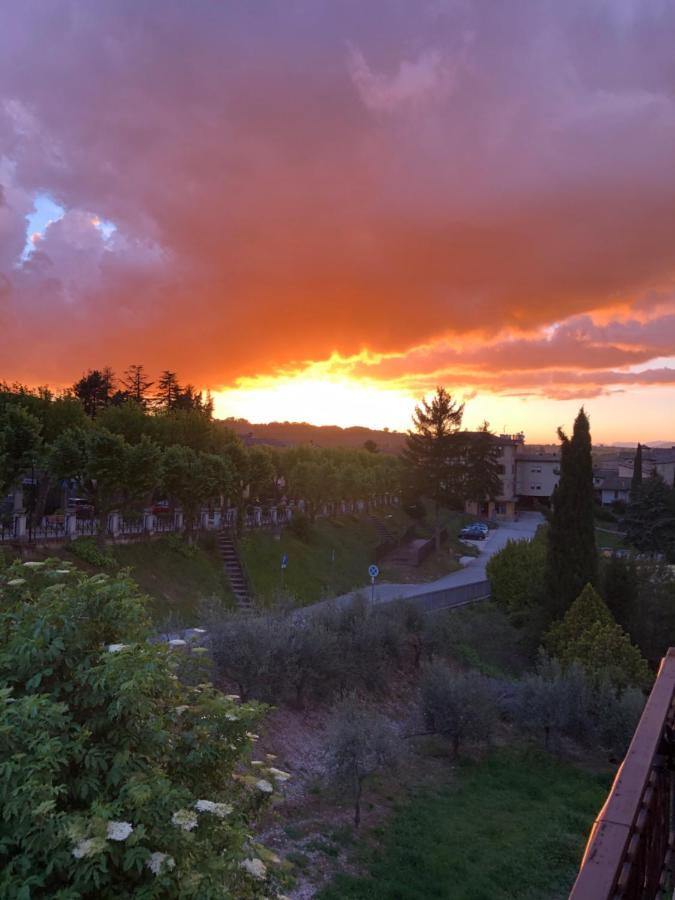 Il Girasole Apartment Castel Ritaldi Bagian luar foto