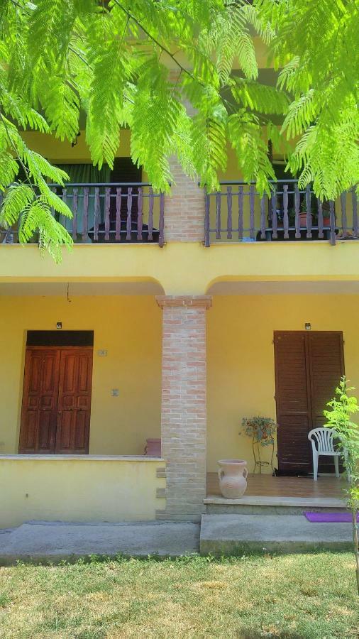 Il Girasole Apartment Castel Ritaldi Bagian luar foto