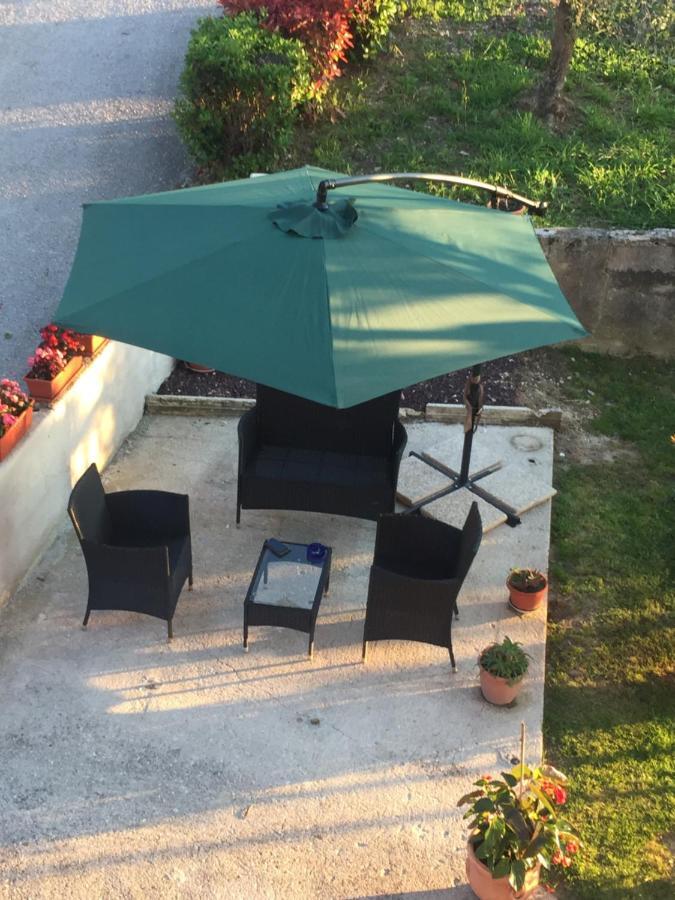 Il Girasole Apartment Castel Ritaldi Bagian luar foto